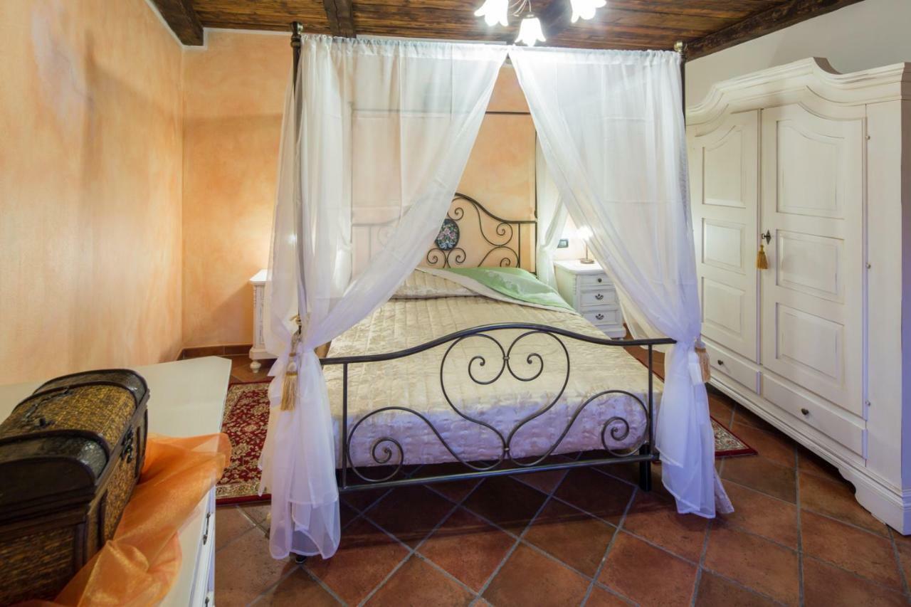הוילה ארצו Il Castello Di Rigutinelli מראה חיצוני תמונה